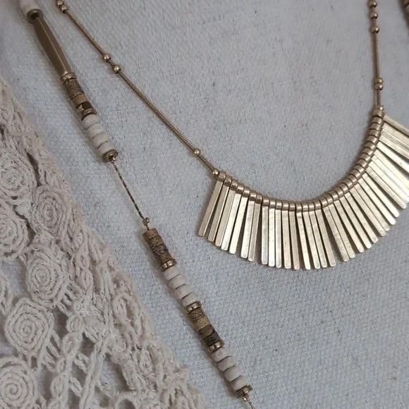 CHICO'S 2 in 1 Goldtone & Wooden Bead Necklace Set - Neutral Colors! NWOT - Picture 3 of 11